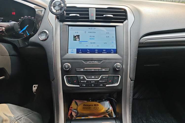 Used Ford Mondeo 2017 EcoBoost 180 Stylish Model Audio And AC Panel