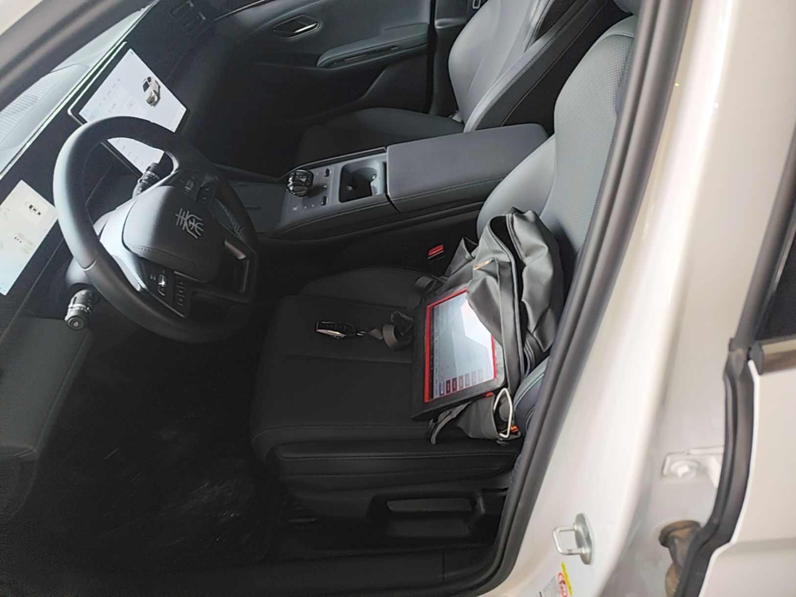 BYD Qin L 2025 DM-i Smart Drive 80KM Leading Model — снимка 17