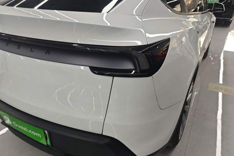 Used Tesla Model Y 2025 Long-Range All-Wheel-Drive Version