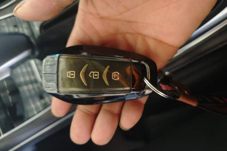 Used Dongfeng Fengon 580 2022 1.5T Automatic Luxury Version
