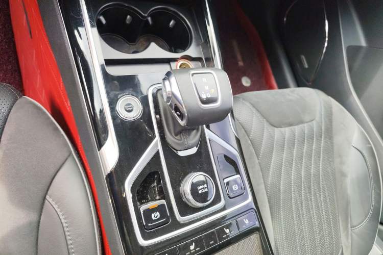 Used Hongqi HS5 2022 Facelifted Version 2.0T Smart Connect Flagship All-Wheel-Drive Edition
