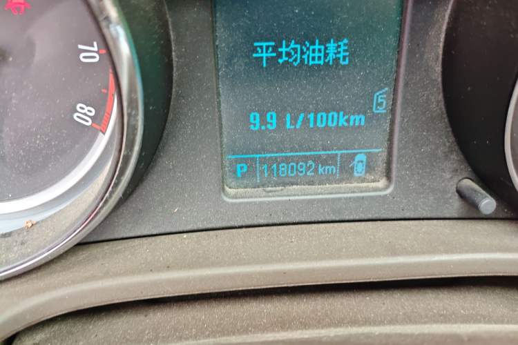 Used Buick Regal 2014 2.0L Leading Fashion Edition Odometer Close Up