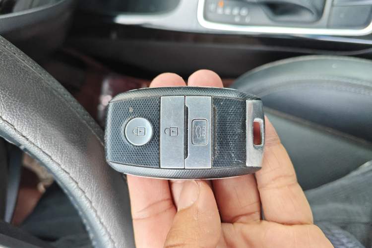 Used Kia K4 2014 1.8L Automatic DLX Vehicle Key