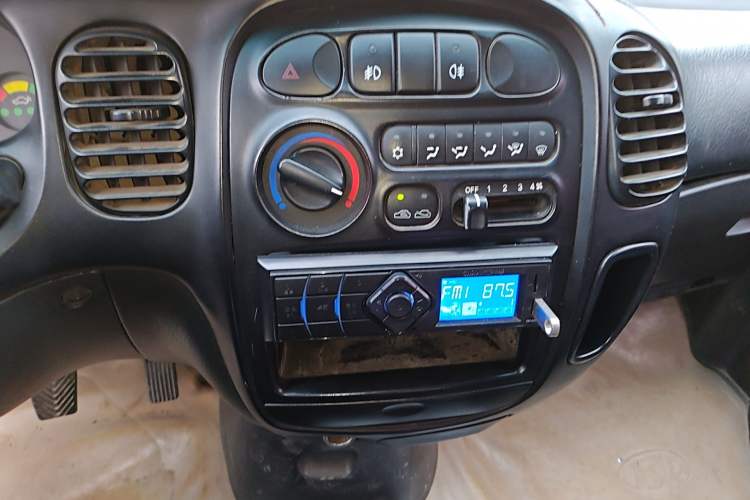 Used JAC Group Refine 2008 2.0L Shuttle Gasoline Basic Version with Single Air Conditioner Audio And AC Panel