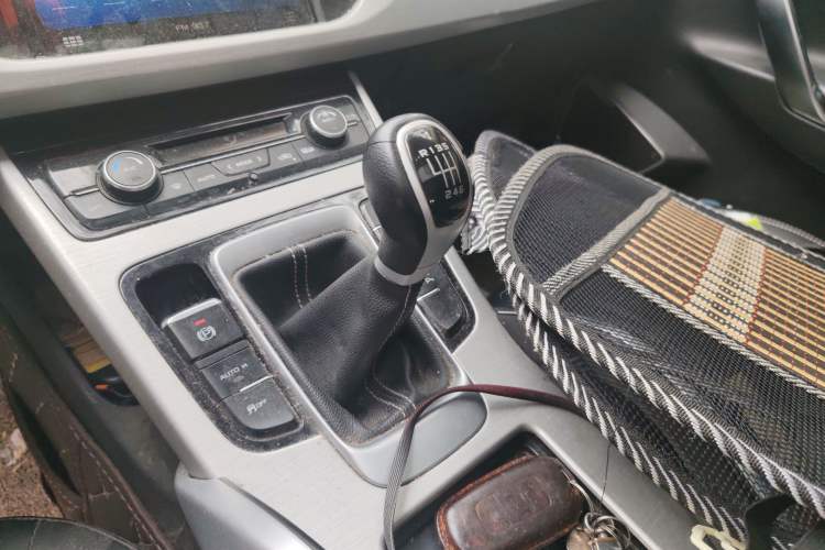 Used Geely Auto Emgrand X7 Sport 2016 2.0L Manual ZhiShang Version Gear Lever