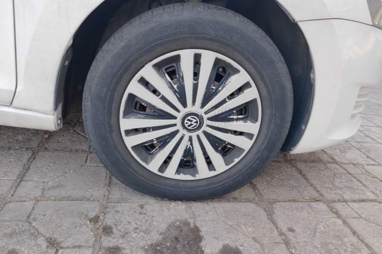 Used Volkswagen Santana 2015 1.6L Automatic Fashion Edition Right Front Wheel Hub