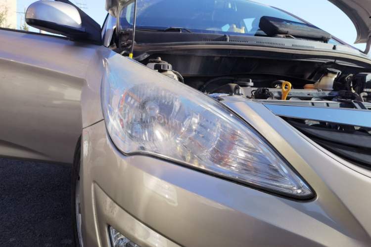 Used Hyundai Verna (older generation) 2010 Sedan 1.4L Manual Comfort GS Right Front Headlight