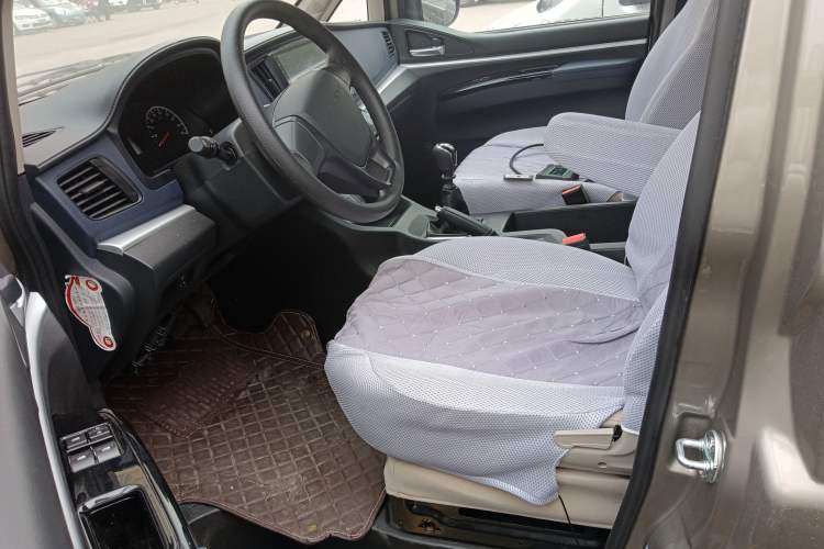 Used FORTHING Lingzhi 2024 M5L 1.5T Manual Base Model 7 Seats
