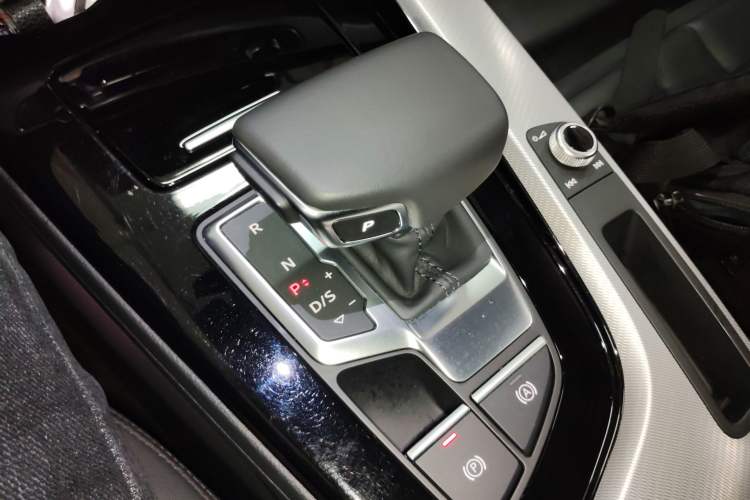 Used Audi A5 2023 Coupe 40 TFSI Fashionable and Dynamic Model Gear Lever