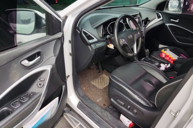 Used Hyundai Santa Fe 2017 2.0T Automatic Two-Wheel Drive Smart Version 7 Seats