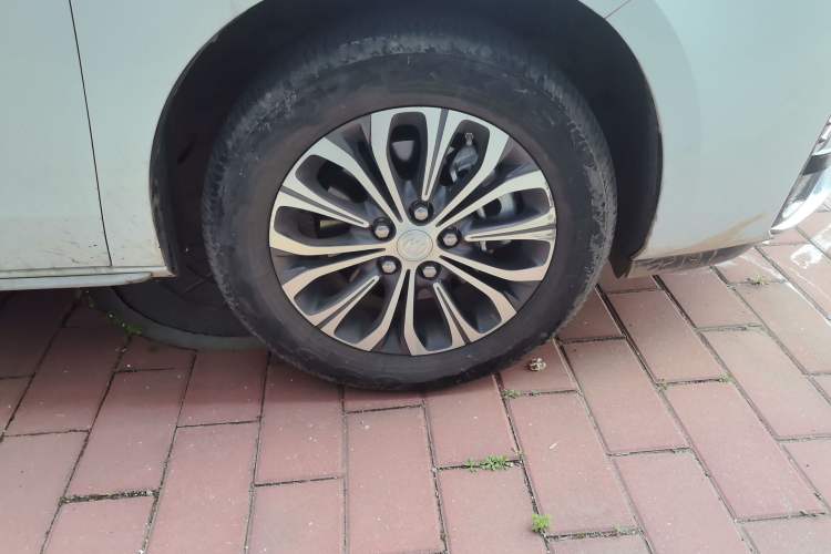 Used Buick GL8 2023 Land Executive Class Smart Enjoyment Model Right Front Wheel Hub