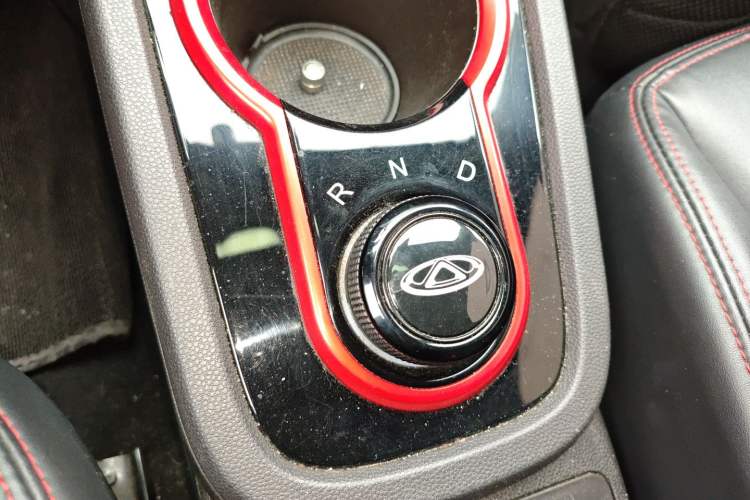 Used Chery Little Ant 2022 Revised Version Sweet Pink Edition Half-Sugar Version Lithium Iron Phosphate 30.7 kWh 30 kW 301 km
