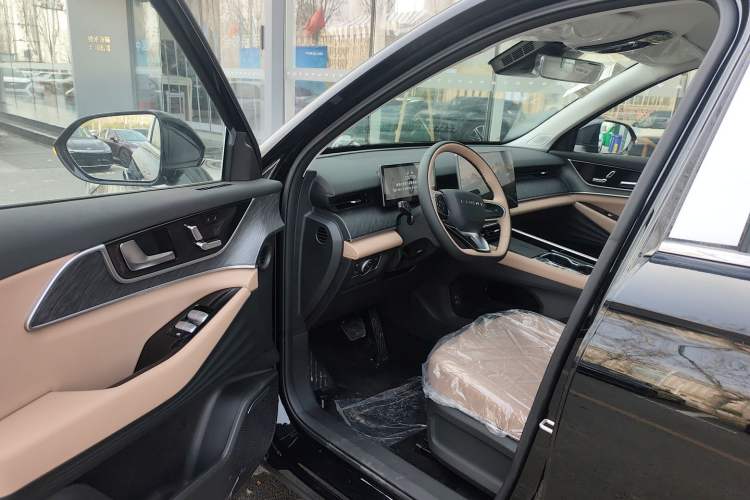 Used Chery Tiggo 8 L 2025 Model 2.0T Two-Wheel Drive Changhong Edition—5 Seaters