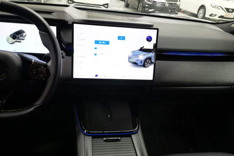 Used Lynk & Co 08 EM-P 2025 220 km All-Wheel-Drive Performance Halo
