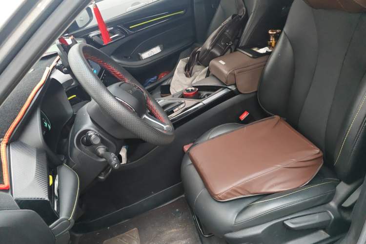 Used Roewe i5 2021 Revised Version 1.5L CVT Diamond Edition Left Front Seat