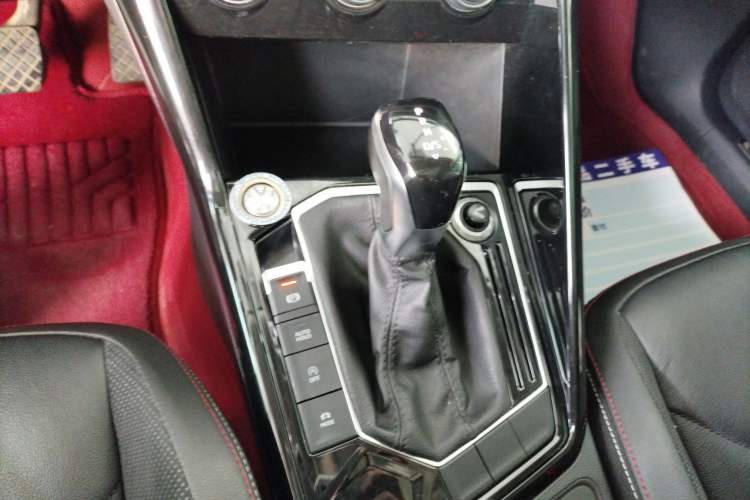 Used Volkswagen Tayron 2019 330TSI Two-Wheel Drive Luxury Model China VI Standard Gear Lever