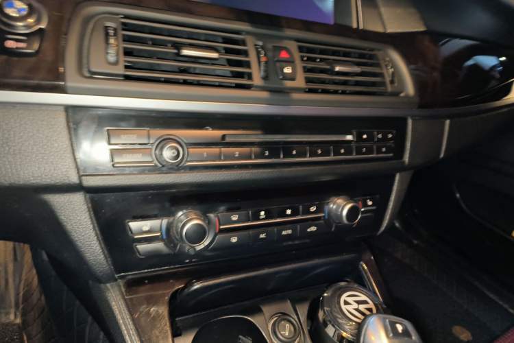 Used BMW 5 Series 2014 525Li Leading Model
