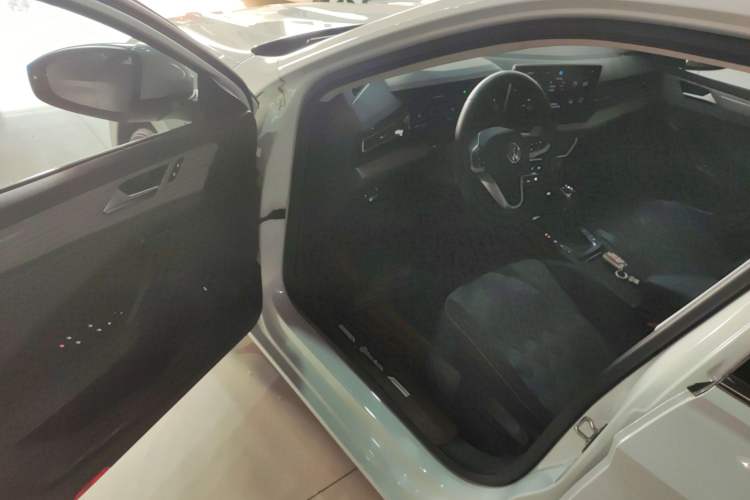 Used Volkswagen Sagitar 2023 200TSI DSG Excellence Edition Driver Seat