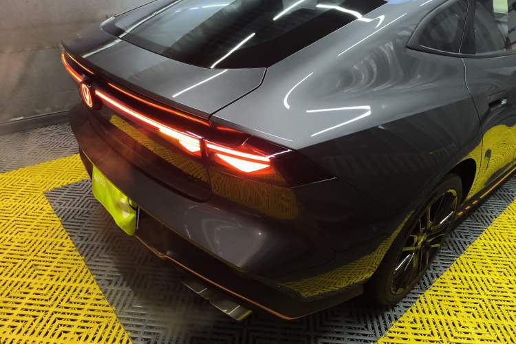 Used Changan UNI-V 2025 Model Third-Generation 2.0T Dynamic Edition