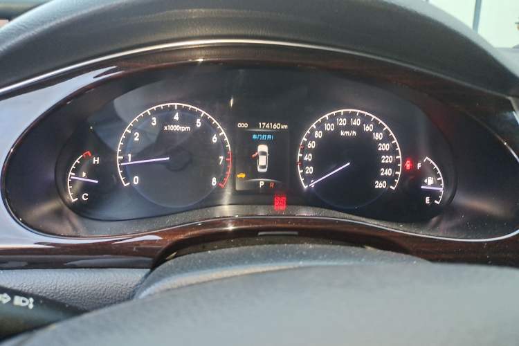 Used Hyundai Genesis 2012 3.0L GDI Luxury Edition
