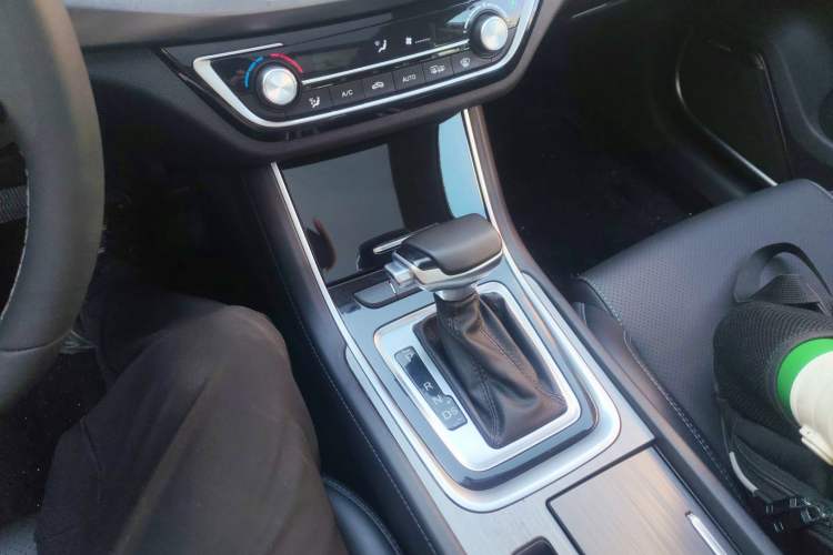 Used CHANGAN Ruicheng CC 2021 Blue Whale Edition 1.5T DCT Prestige Model Gear Lever