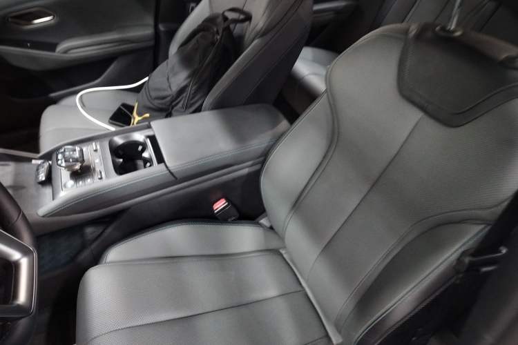 Used BYD Qin L 2025 DM-i Smart Drive 120KM Superior Model Left Front Seat