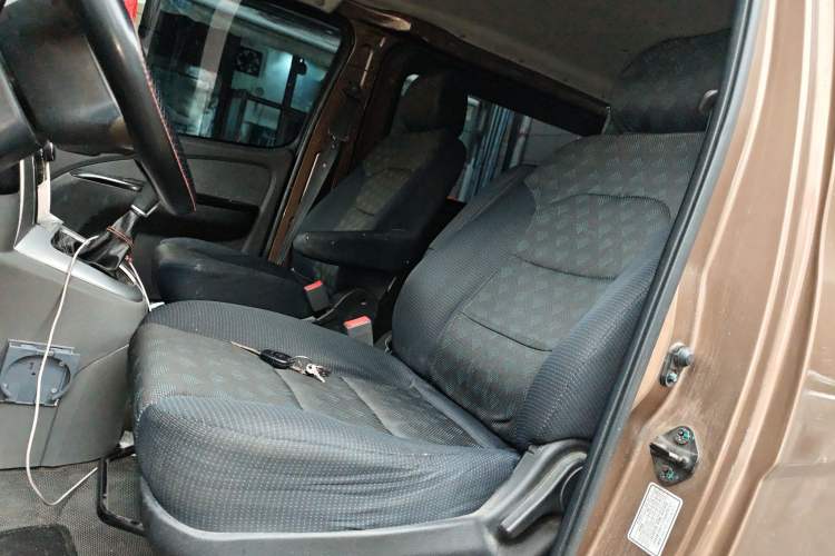 Used Foton Scenic G5 2020 2.0L Long-Wheelbase Flat-Roof 6-Seater Multi-Purpose Passenger Vehicle 1TZS
