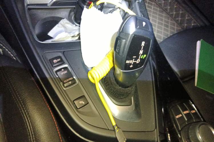 Used BMW 2 Series 2018 220i Convertible Coupe Sports Design Package Gear Lever