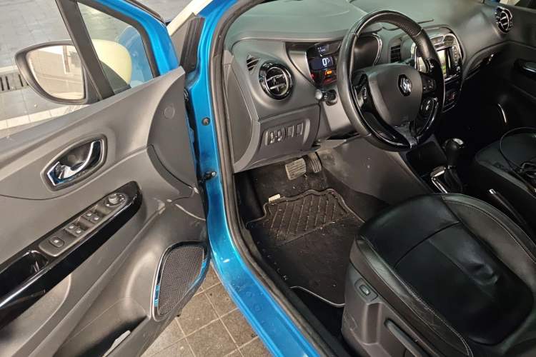 Used Renault Captur 2015 1.2T Automatic Luxury First Edition Driver Seat