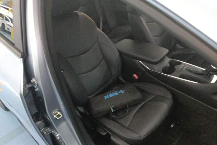 Used Buick VELITE 5 2017 Urban Extended-Range Model Right Front Seat