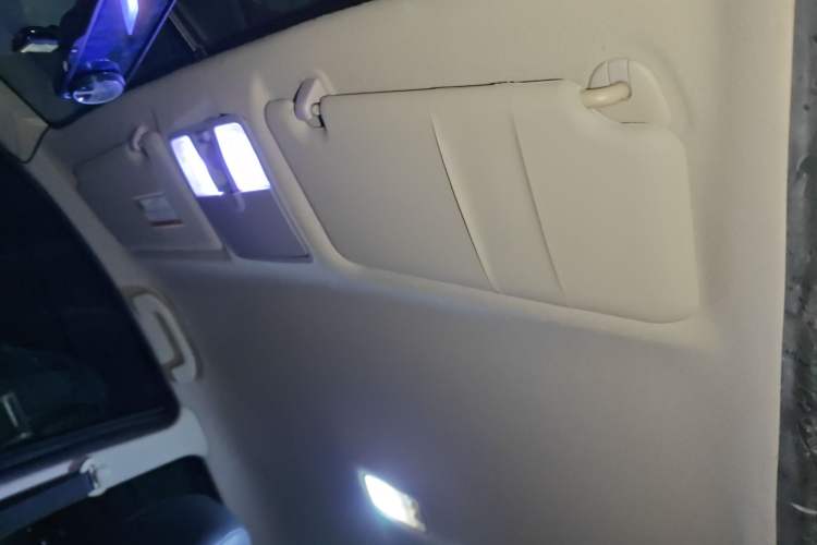 Used Nissan Livina 2013 1.6XE Manual Comfort Edition Headliner