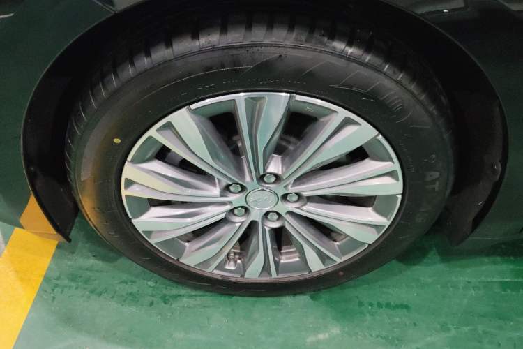 Used Hongqi E-QM5 2024 610 km PLUS
