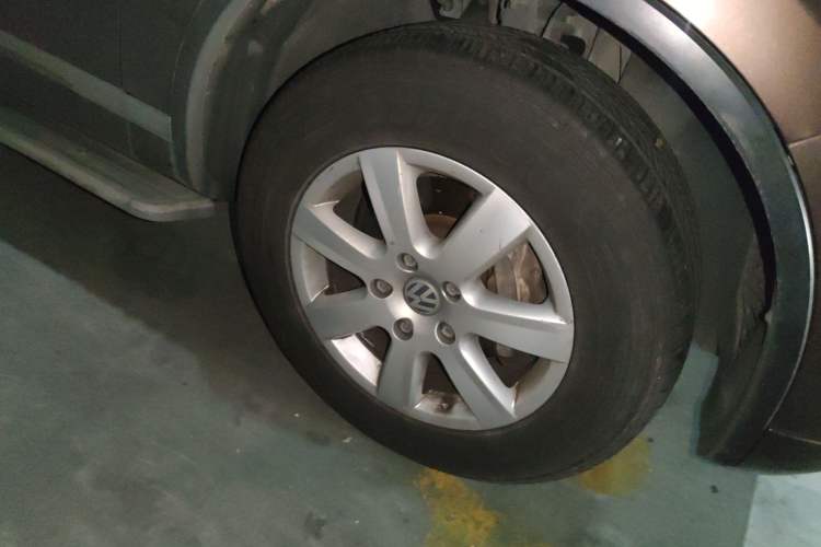 Used Volkswagen Touareg 2011 3.0 TSI Standard Version Right Front Wheel Hub