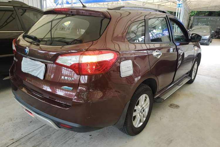 Used Venucia T70 2015 2.0L CVT Smart Edition

