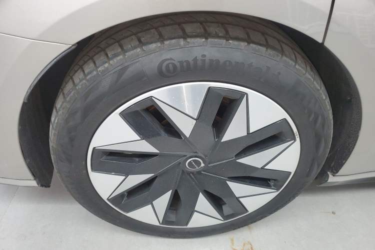 Used Volvo EM90 2025 Ultra Six-Seater