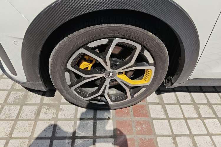 Used ORA Good Cat GT 2023 Mulan Edition 401km Prestige Version Left Front Wheel Hub