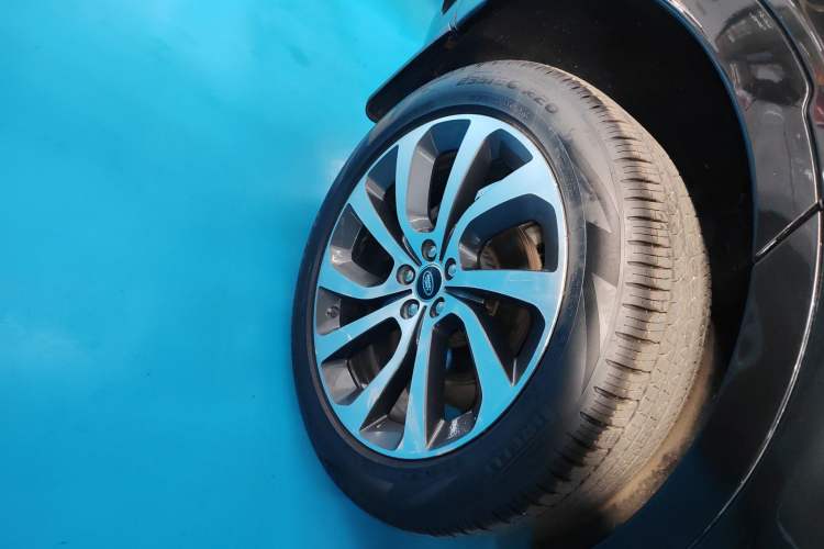 Used Land Rover Discovery Sport 2020 249 PS R-Dynamic Performance Edition Right Rear Wheel Hub