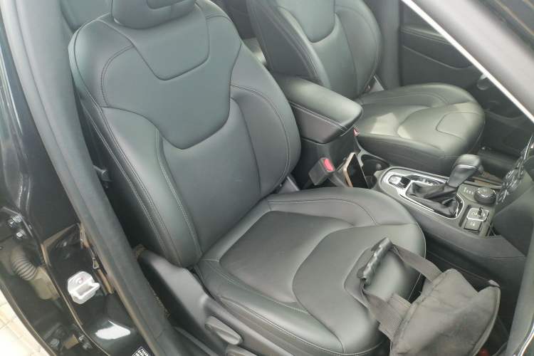 Used Jeep Cherokee 2019 2.0T Four-Wheel Drive Exclusive Edition China V
