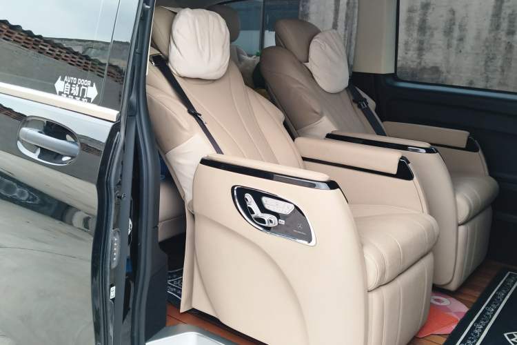 Used Mercedes-Benz Vito 2023 2.0T Elite Version 7 Seats
