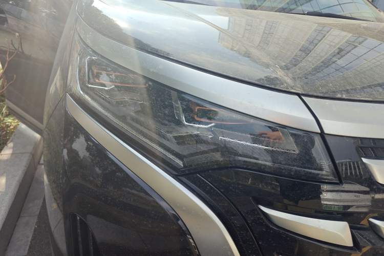 Used Denza D9 2022 DM-i 1040 Prestige Model
