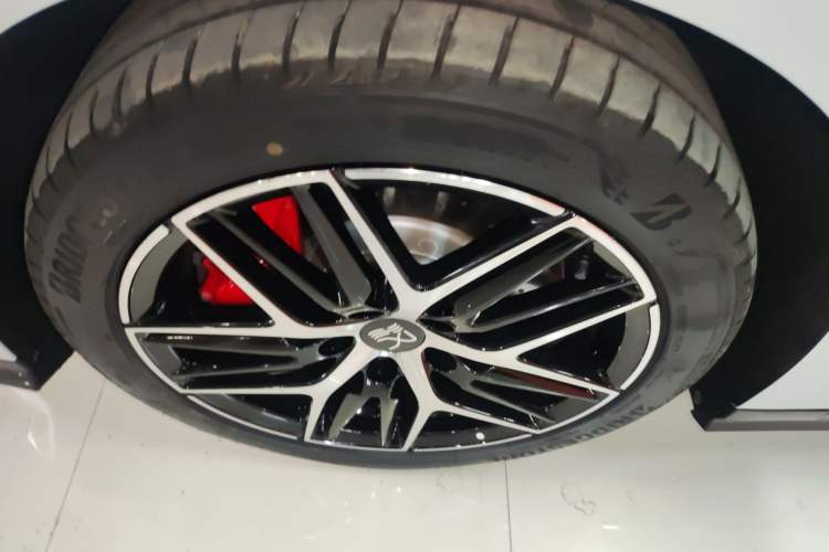 Used BYD Han L 2025 EV Four-Wheel Drive LiDAR Flagship Model Left Front Wheel Hub