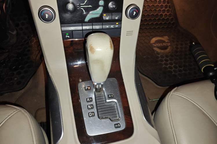 Used Volvo S80L 2010 2.5T Zhiya Edition