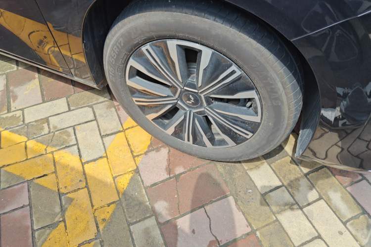 Used Wuling Starlight 730 2025 Model Plug-in Hybrid 125km Luxury Edition
