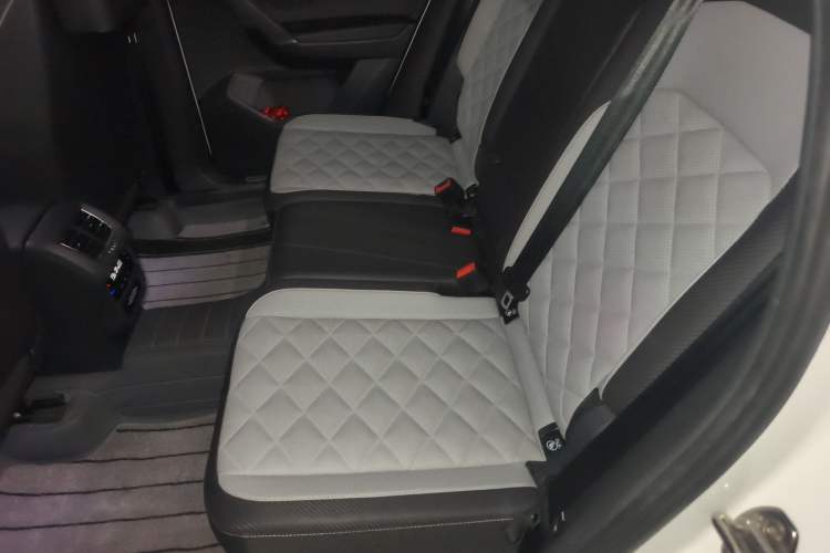 Used Volkswagen Tayron X 2023 330TSI Two-Wheel-Drive Flagship Smart Edition Left Rear Seat