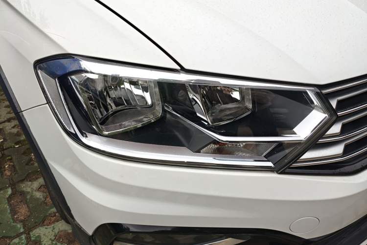 Used Volkswagen C-TREK 2017 1.6L Automatic Comfort Model Right Front Headlight