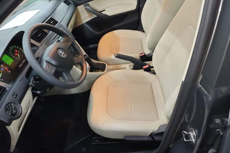 Used Skoda Rapid 2013 1.6L Automatic Smart Selection Model
