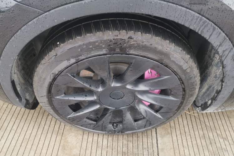 Used Tesla Model Y 2021 Long-Range All-Wheel-Drive Version Left Front Wheel Hub