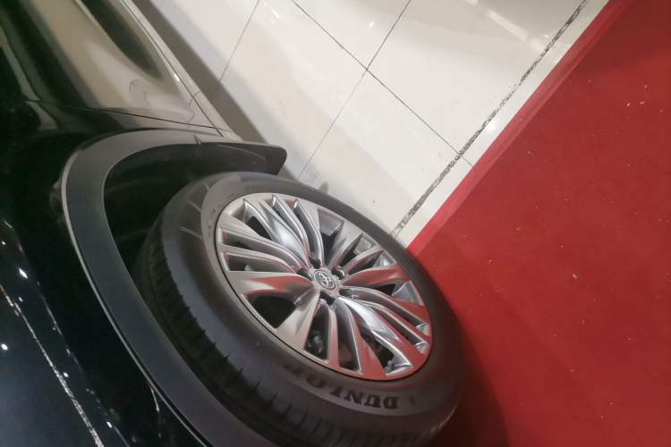 Used Toyota Highlander 2023 2.5L Smart Electric Hybrid Dual-Motor All-Wheel-Drive Luxury 7-Seater