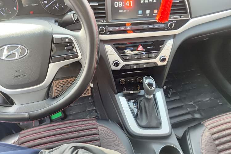 Used Hyundai Elantra (6th Generation / Lingdong) 2016 1.6L Automatic ZhiXuan – Elite Version Gear Lever