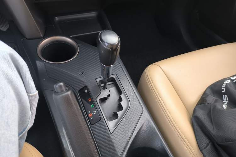 Used Toyota RAV4 2015 2.0L CVT Two-Wheel Drive Urban Edition
